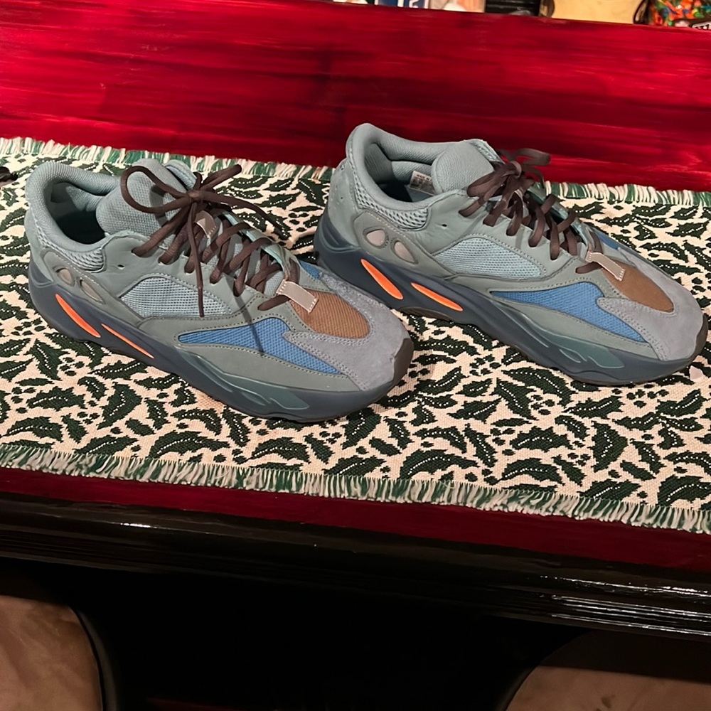 Yeezy 700 faded azure size 10.5 (fits Women’s 11)
